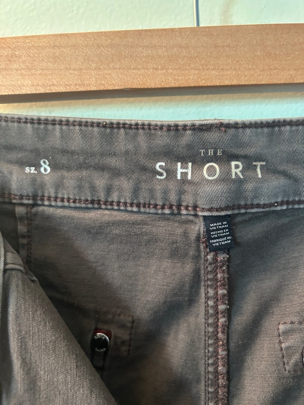 White House Black Market Olive Roll-Cuff Utility Shorts Size 8 - Picture 4 of 8